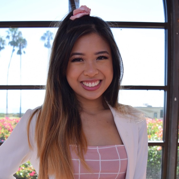 Meet your Posher, Tiffany - Picture 1 of 3